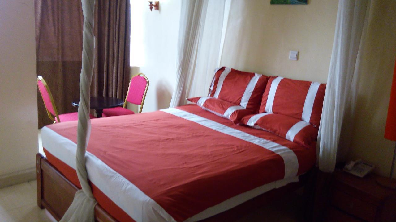 Royal Palm Hotel And Suites Nakuru Eksteriør bilde
